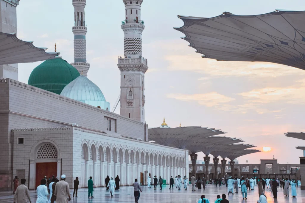 14 Nights 3-Star Ummrah Package package image